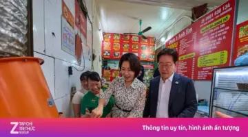 على الرغم من احتفاله بعطلة 30 أبريل، إلا أنه لم يغادر هانوي كما كان مخططاً له من قبل رئيس كوريا الجنوبية.